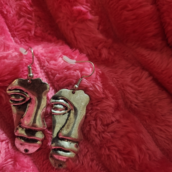 Artistic Silver Face Earrings 2 For 1 Deal - Picture 3 of 4